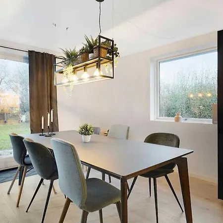 Flot Renoveret Sommerhus, Taet Pa Vandet Nyaraló *