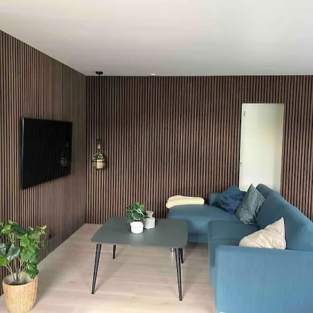 Flot Renoveret Sommerhus, Taet Pa Vandet *